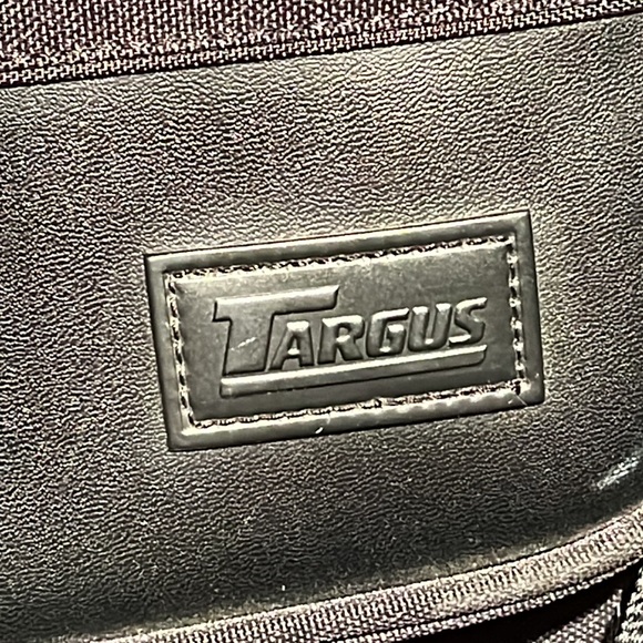 Targus Laptop Bag Classic Slim Briefcase Messenger Bag,Foam Padded Laptop Case - Picture 2 of 15